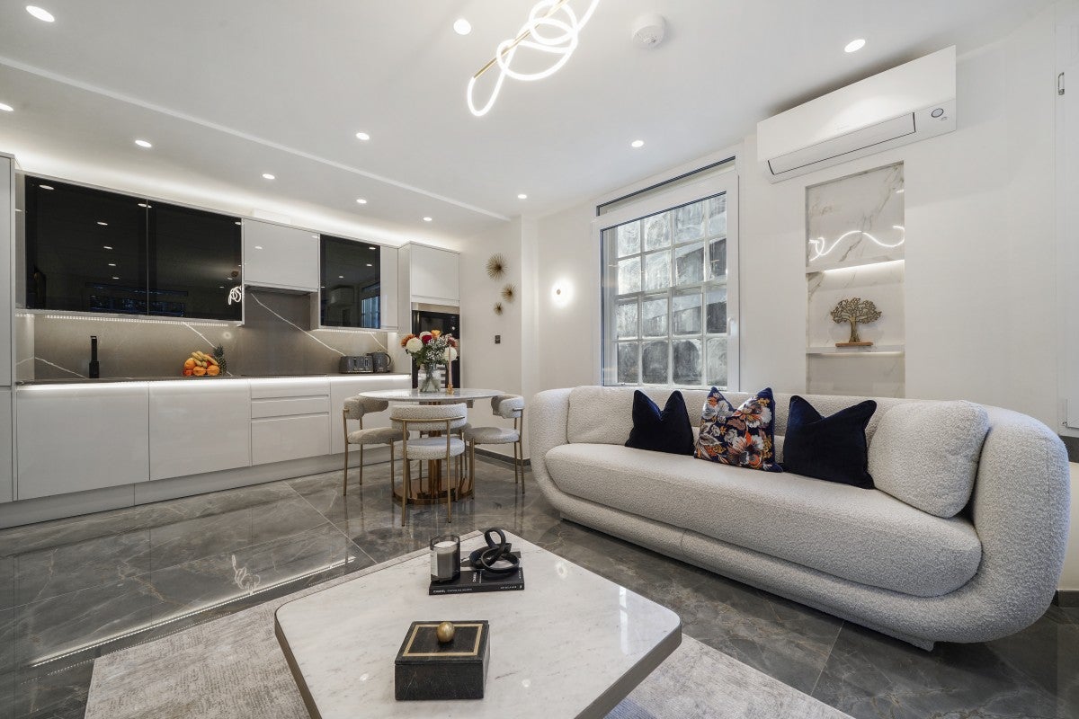 Flat Great Cumberland Place in City of Westminster
