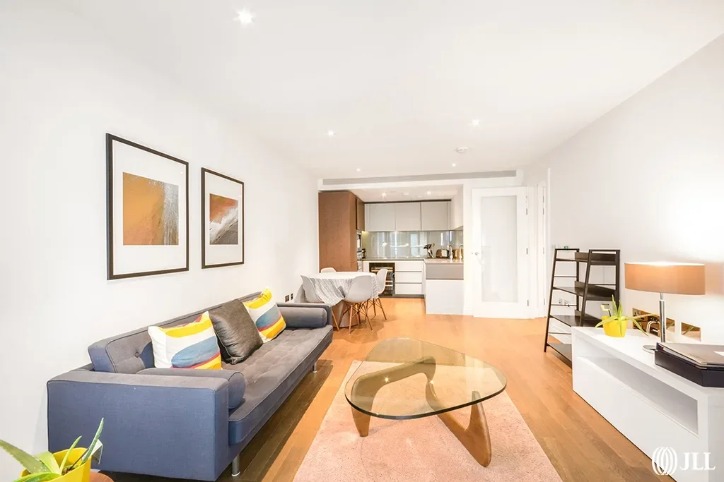 Flat Tideway Walk in Greater London