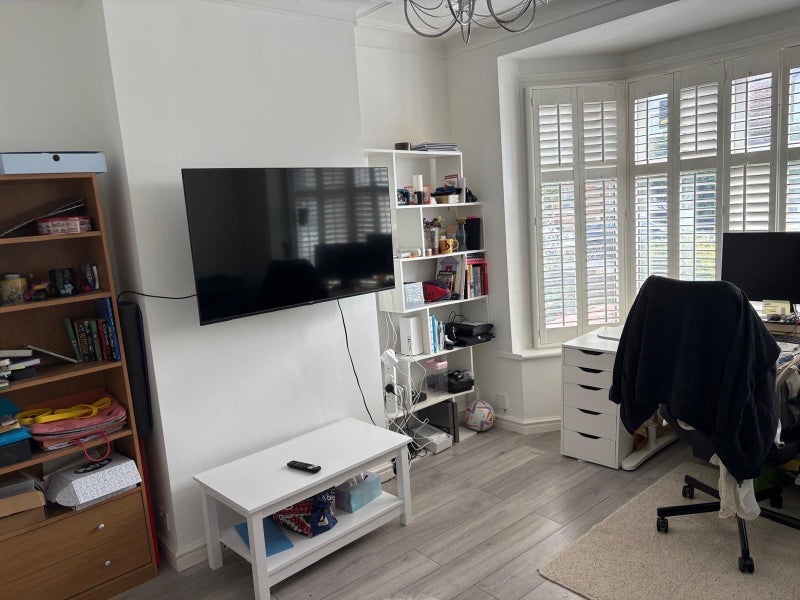 Room Norman Avenue in Greater London
