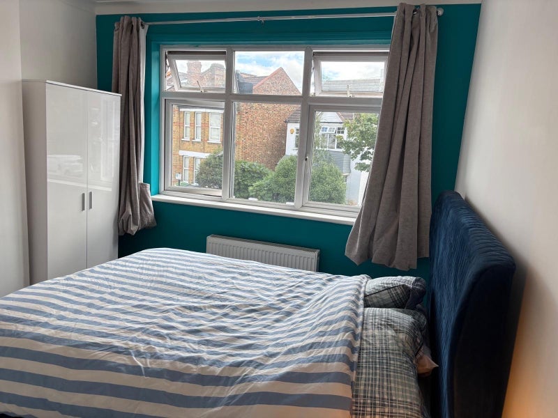 Room Norman Avenue in Greater London