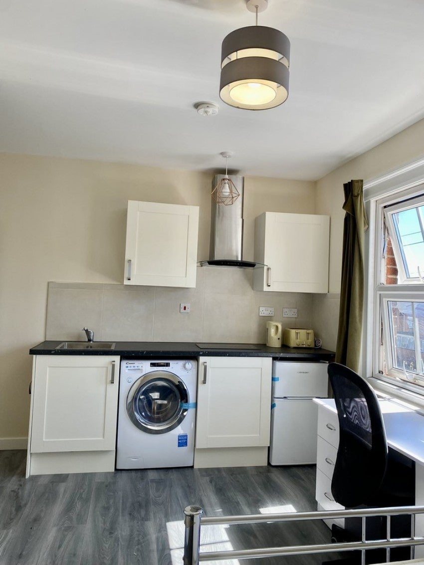 Flat Broadlands Road in Southampton