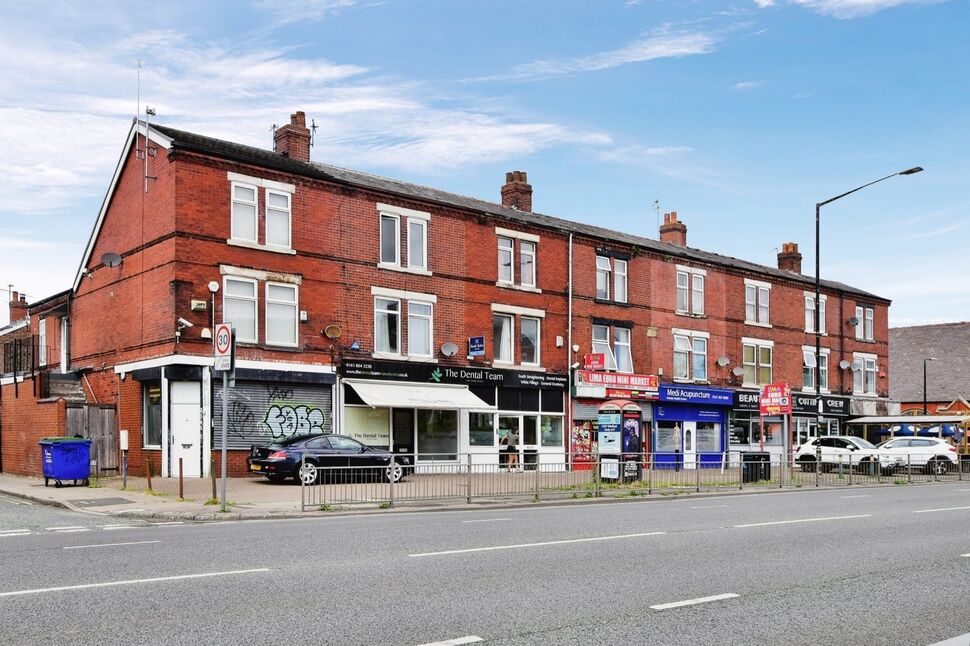 Flat Chester Road in Trafford