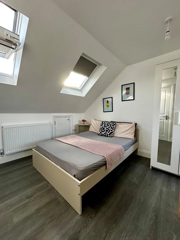 Flat Castle Road in Greater London