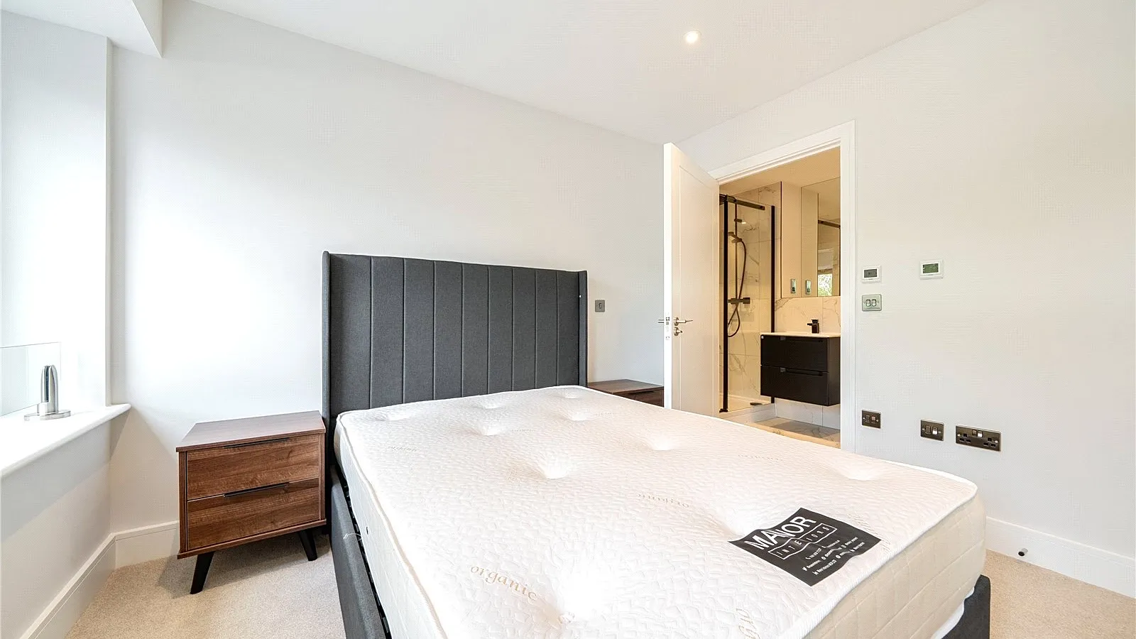 Flat Cockfosters Road in Greater London