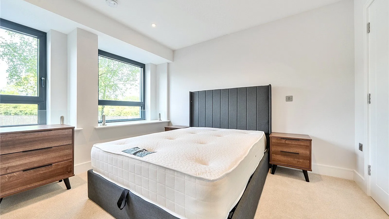 Flat Cockfosters Road in Greater London