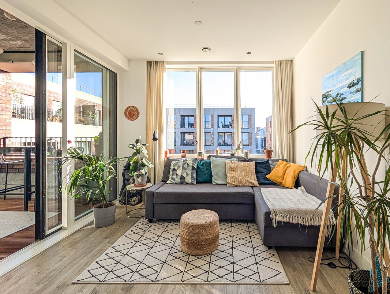 Flat Rookwood Way in Greater London