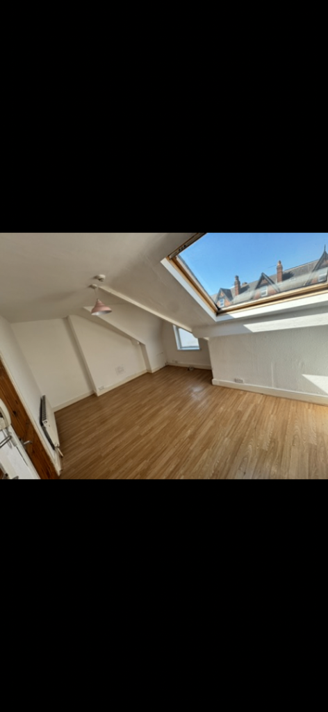 Flat Roundhay Mount in Leeds