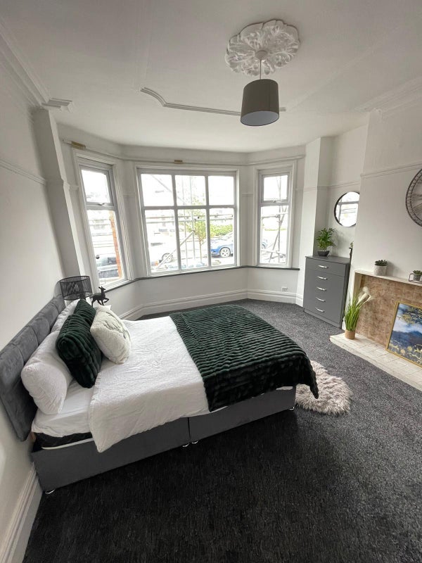 Room Denison Road in Manchester