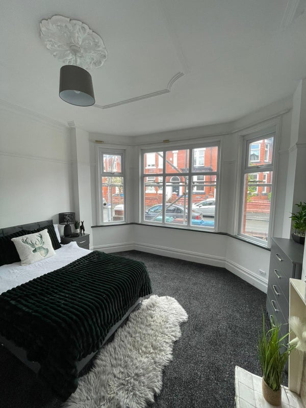 Room Denison Road in Manchester