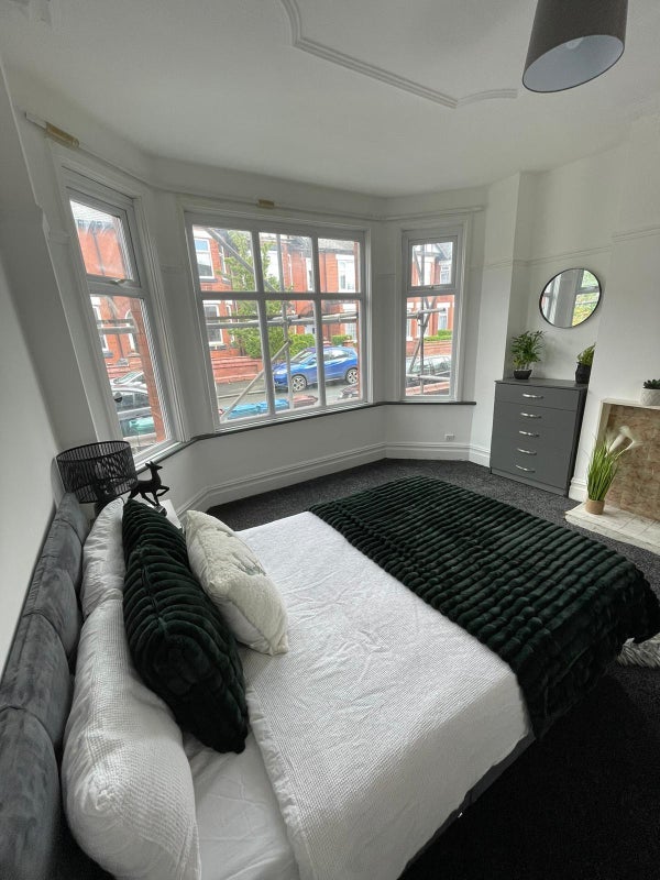 Room Denison Road in Manchester