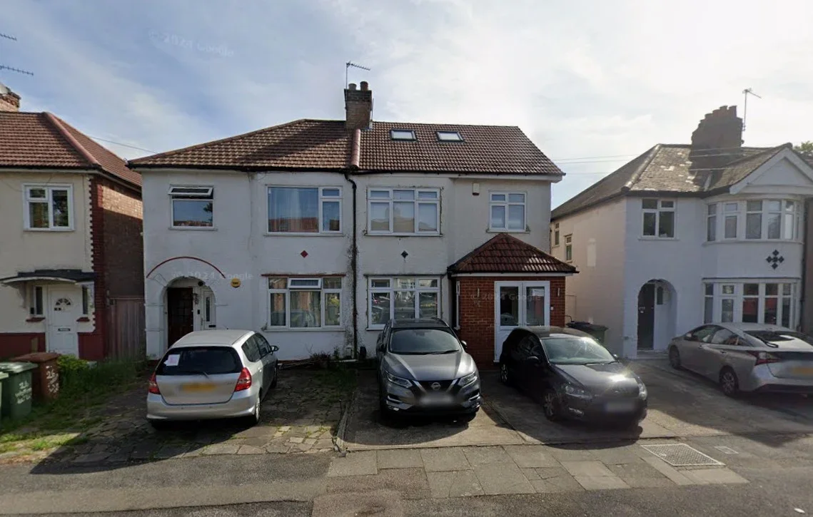 Flat Walton Road in Greater London