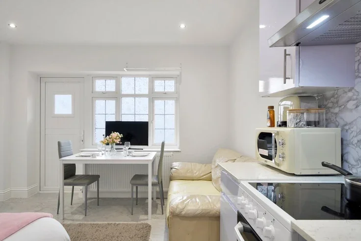 Room Ryefield Avenue in Greater London