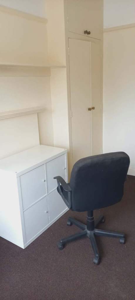 Flat Wayside in Greater London