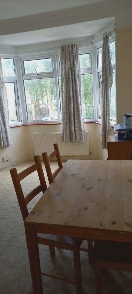 Flat Wayside in Greater London