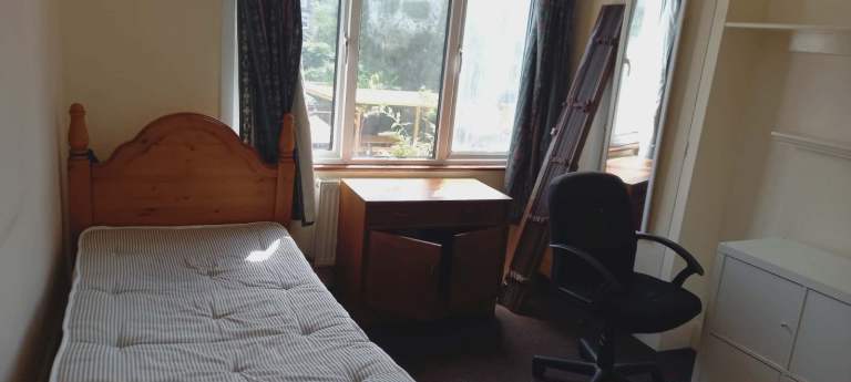 Flat Wayside in Greater London
