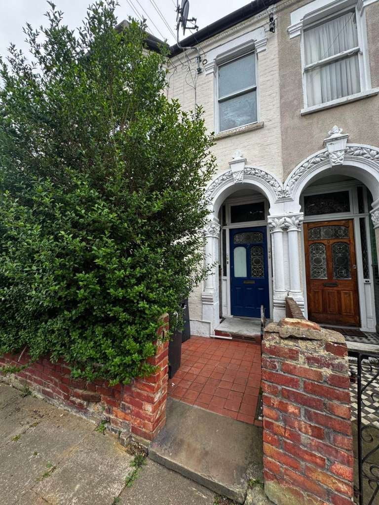 Room Blakemore Road in Greater London