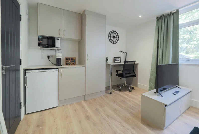 Room Roxeth Hill in Greater London