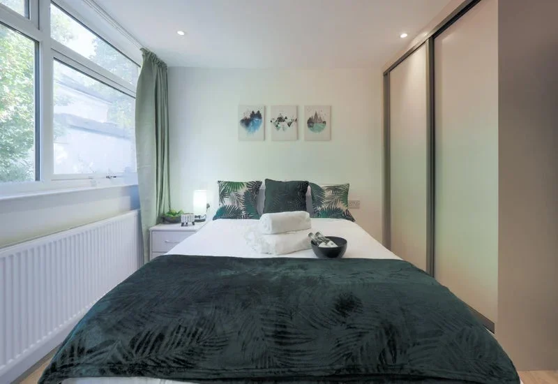 Room Roxeth Hill in Greater London