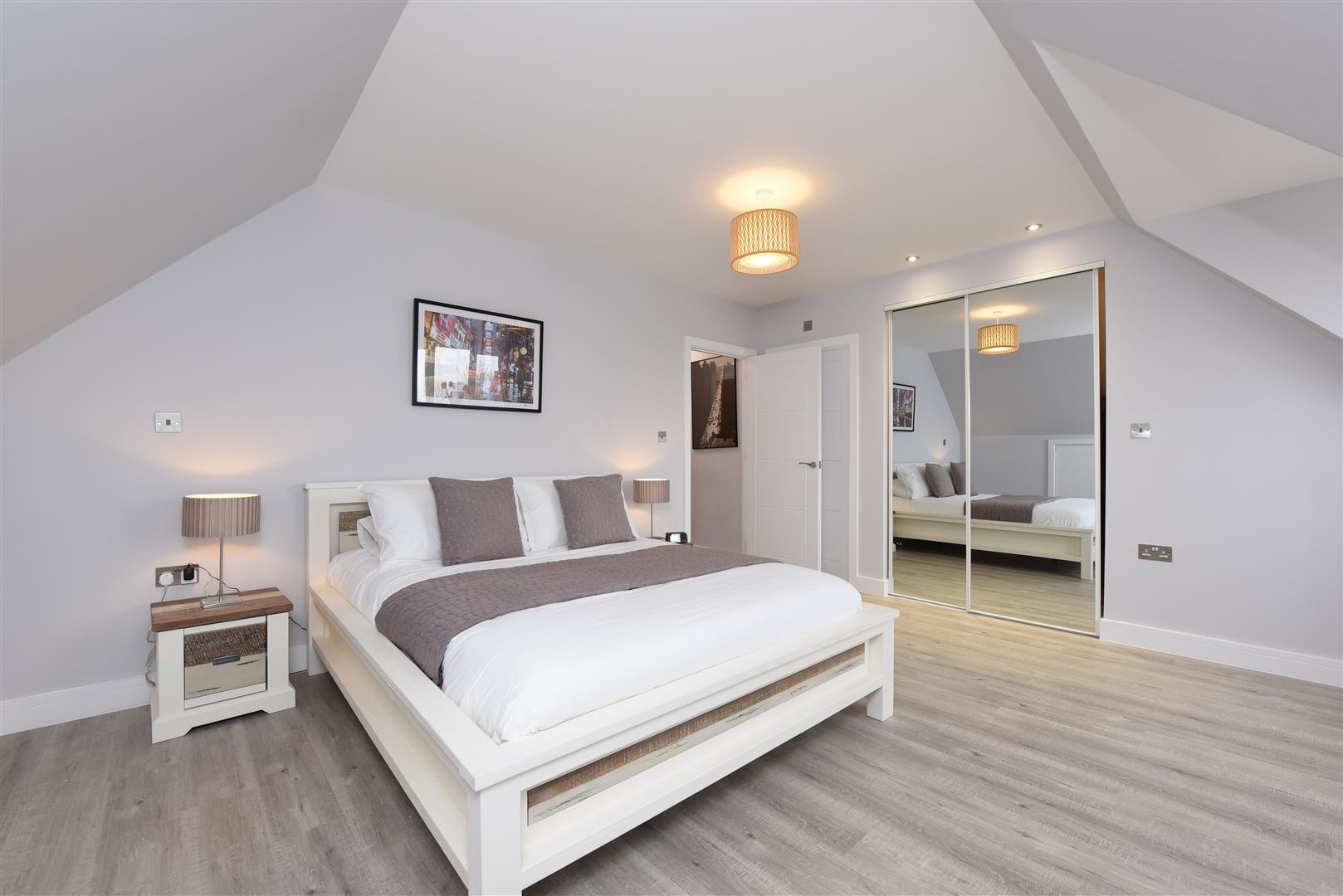 Flat Queens Road in Rushmoor