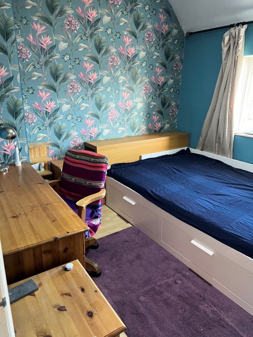Room Canterbury Road in Guildford