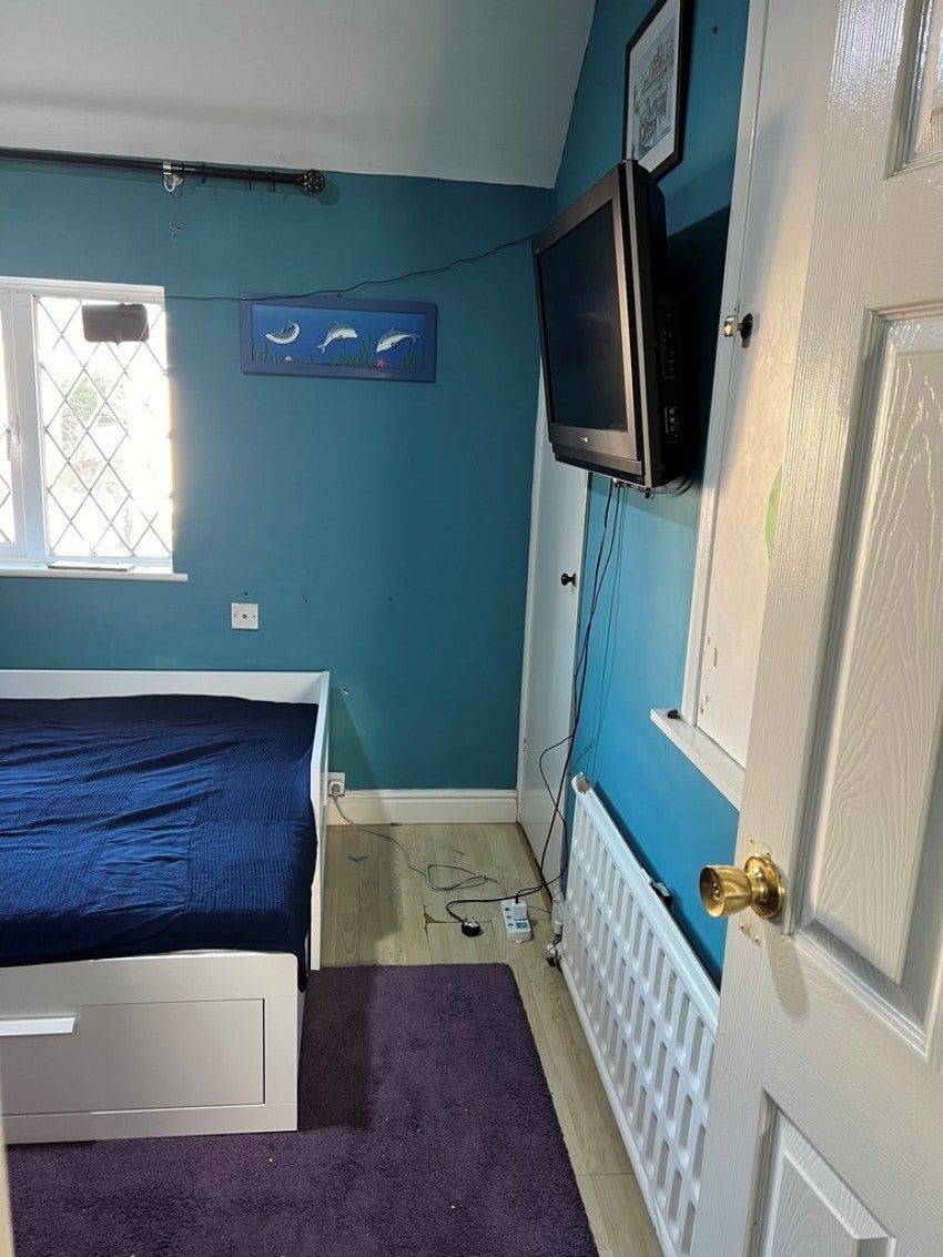 Room Canterbury Road in Guildford