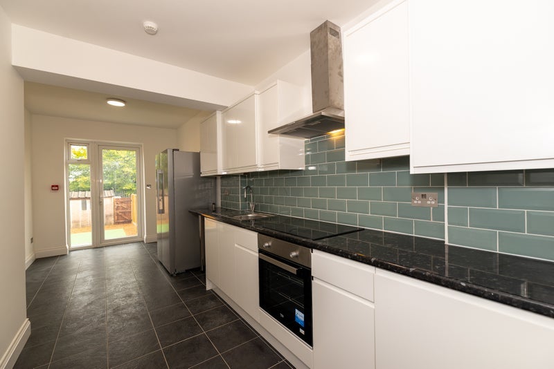 Room Davidson Road in Greater London
