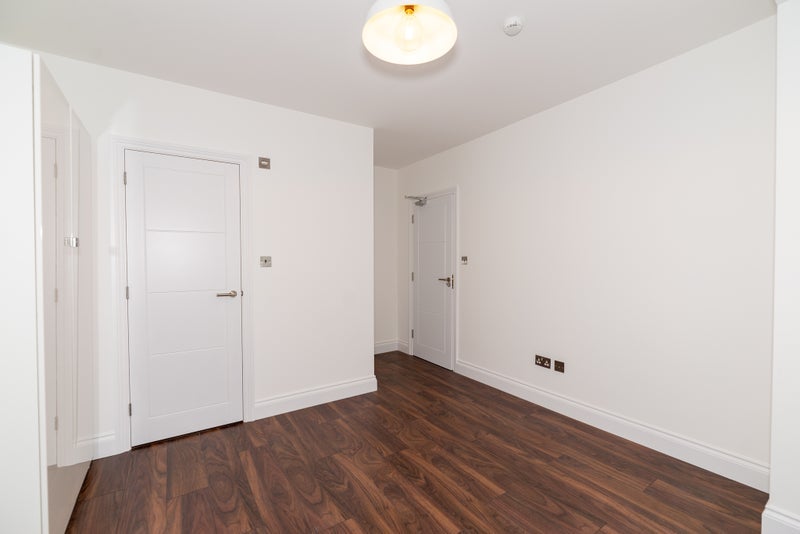 Room Davidson Road in Greater London