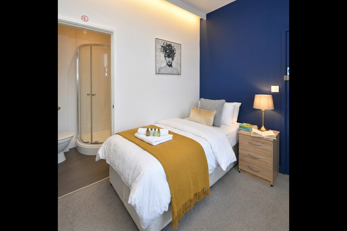 Room Walthall Street in Crewe
