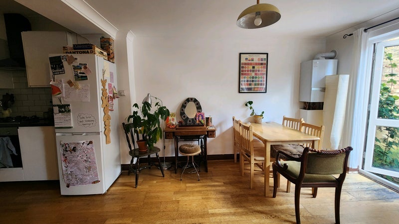 Flat Nevill Road in Greater London