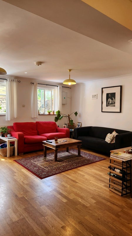 Flat Nevill Road in Greater London