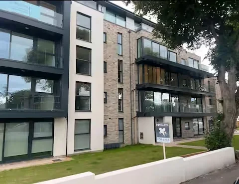 Flat Boscombe Cliff Road in Bournemouth