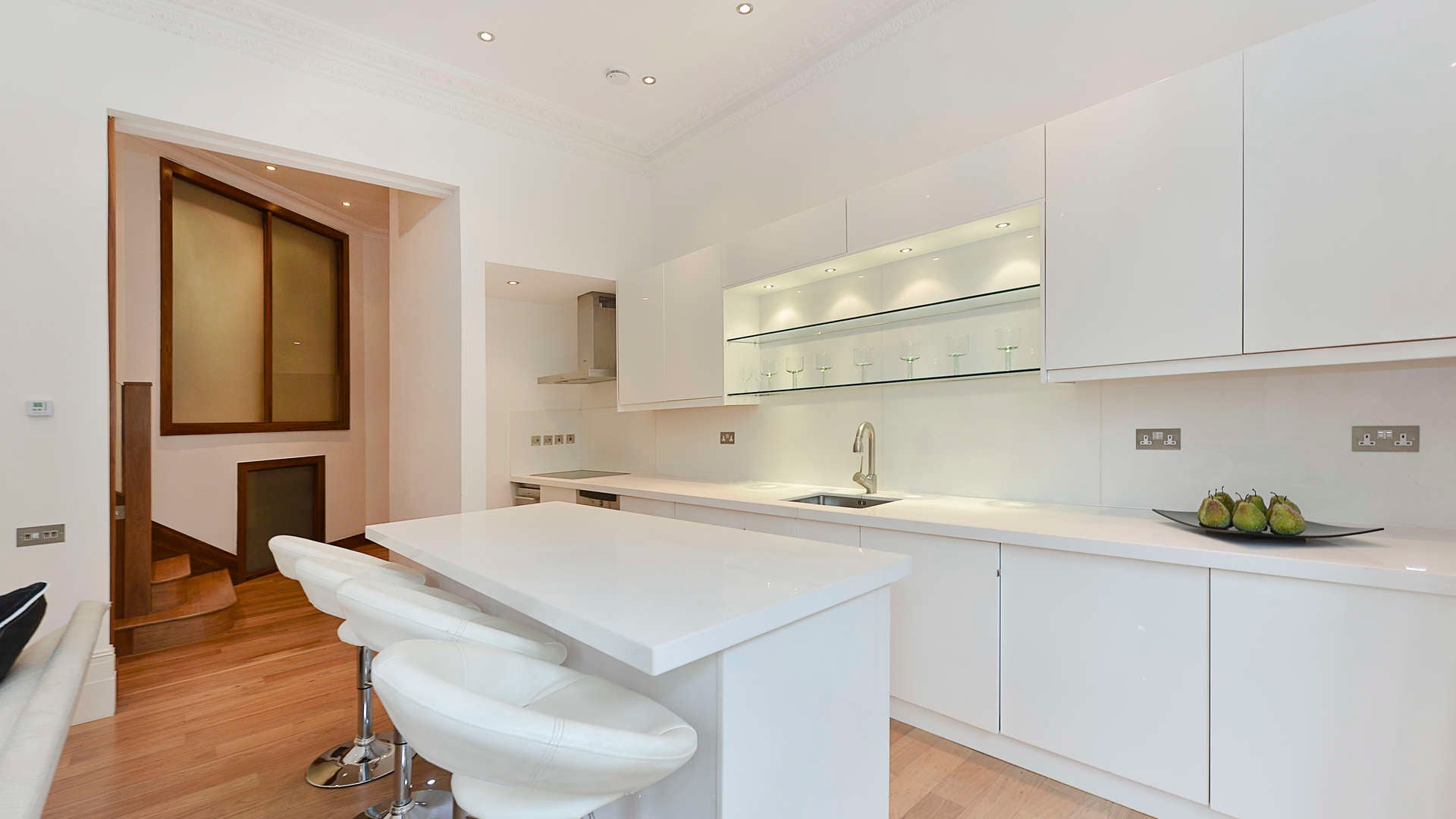 Flat Hollywood Road in Greater London
