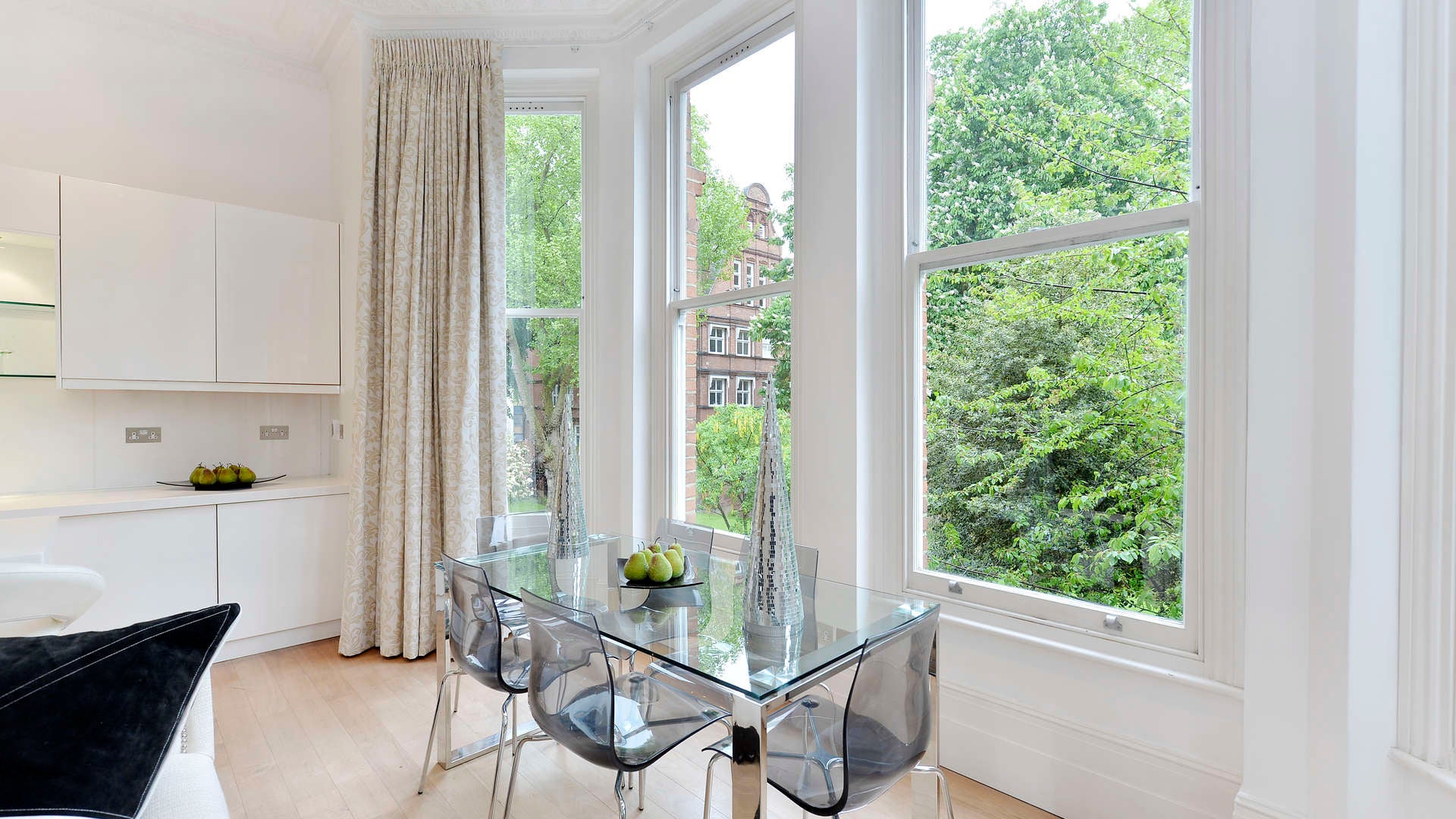 Flat Hollywood Road in Greater London