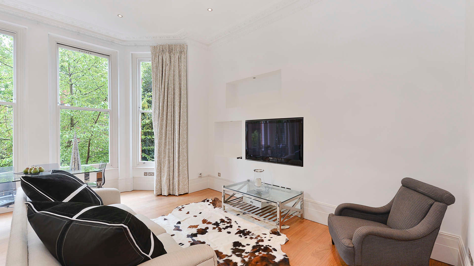 Flat Hollywood Road in Greater London