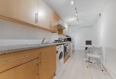 Room Kennington Park Road in Greater London