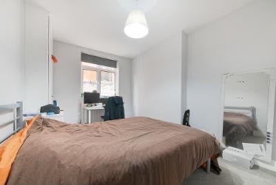Room Kennington Park Road in Greater London