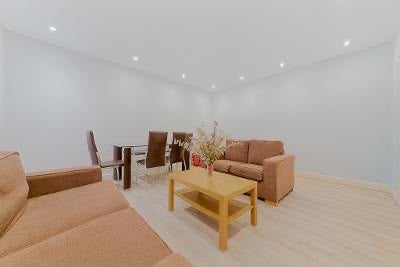 Room Kennington Park Road in Greater London