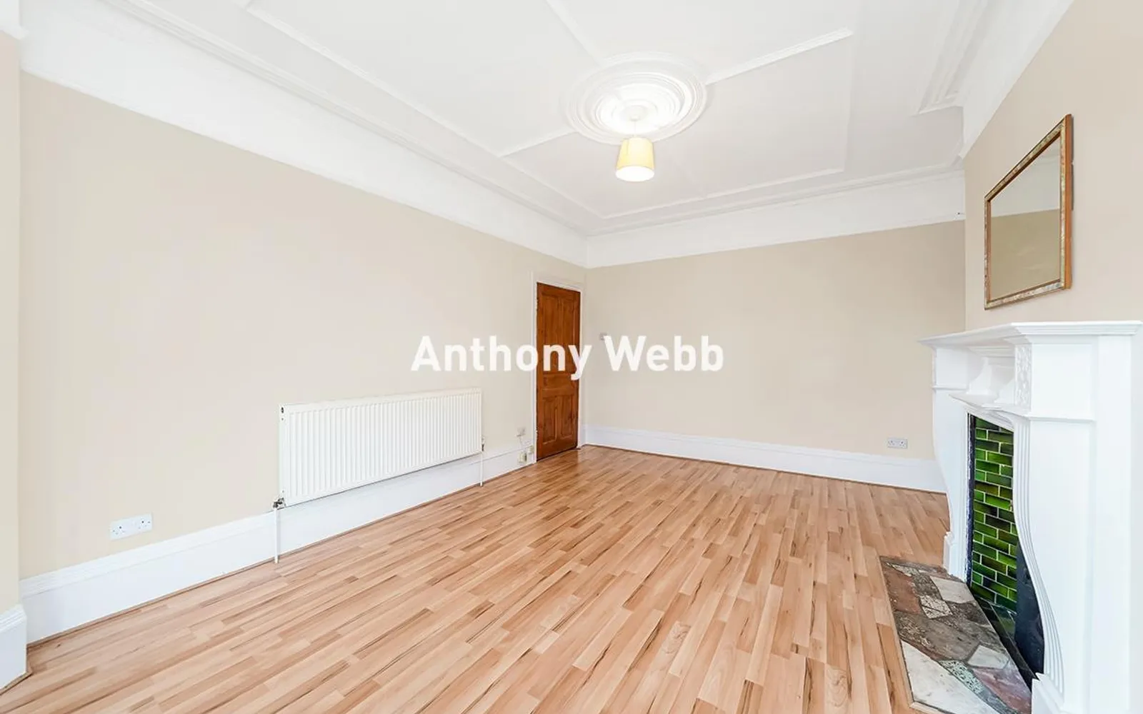 Flat Fox Lane in Greater London