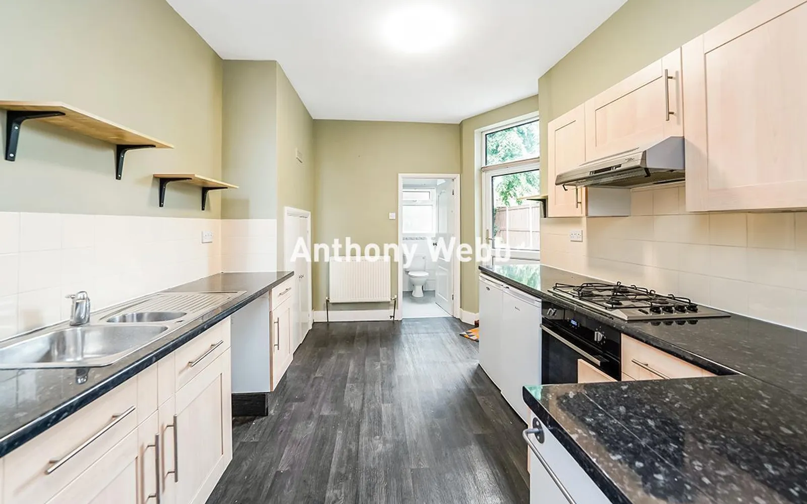 Flat Fox Lane in Greater London