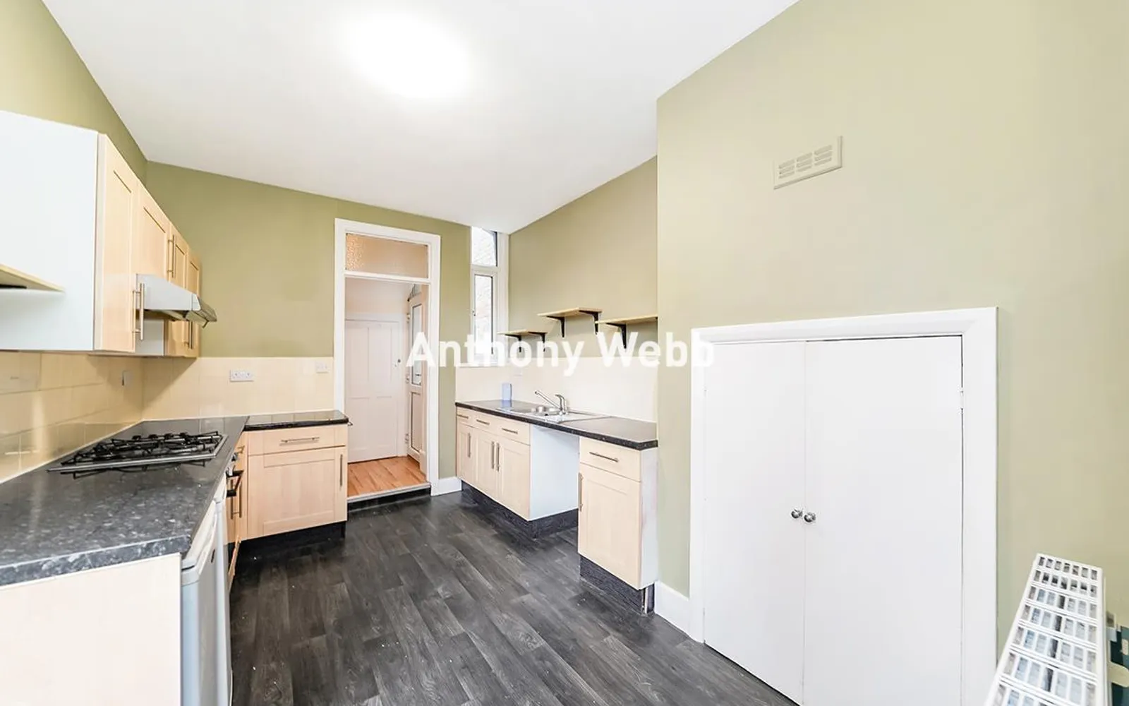 Flat Fox Lane in Greater London