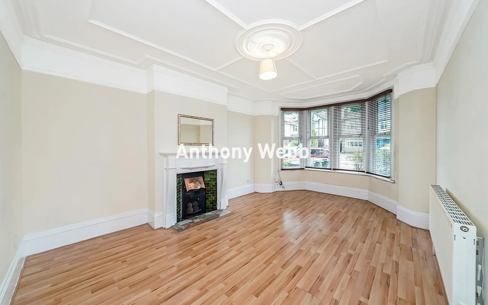 Flat Fox Lane in Greater London