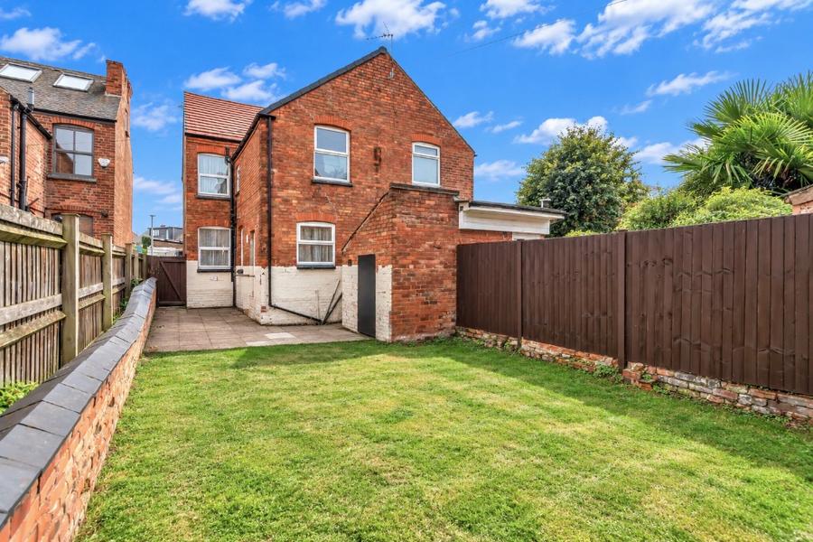 Flat Oakfields Road in Nottingham