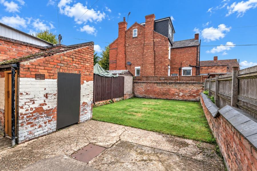 Flat Oakfields Road in Nottingham