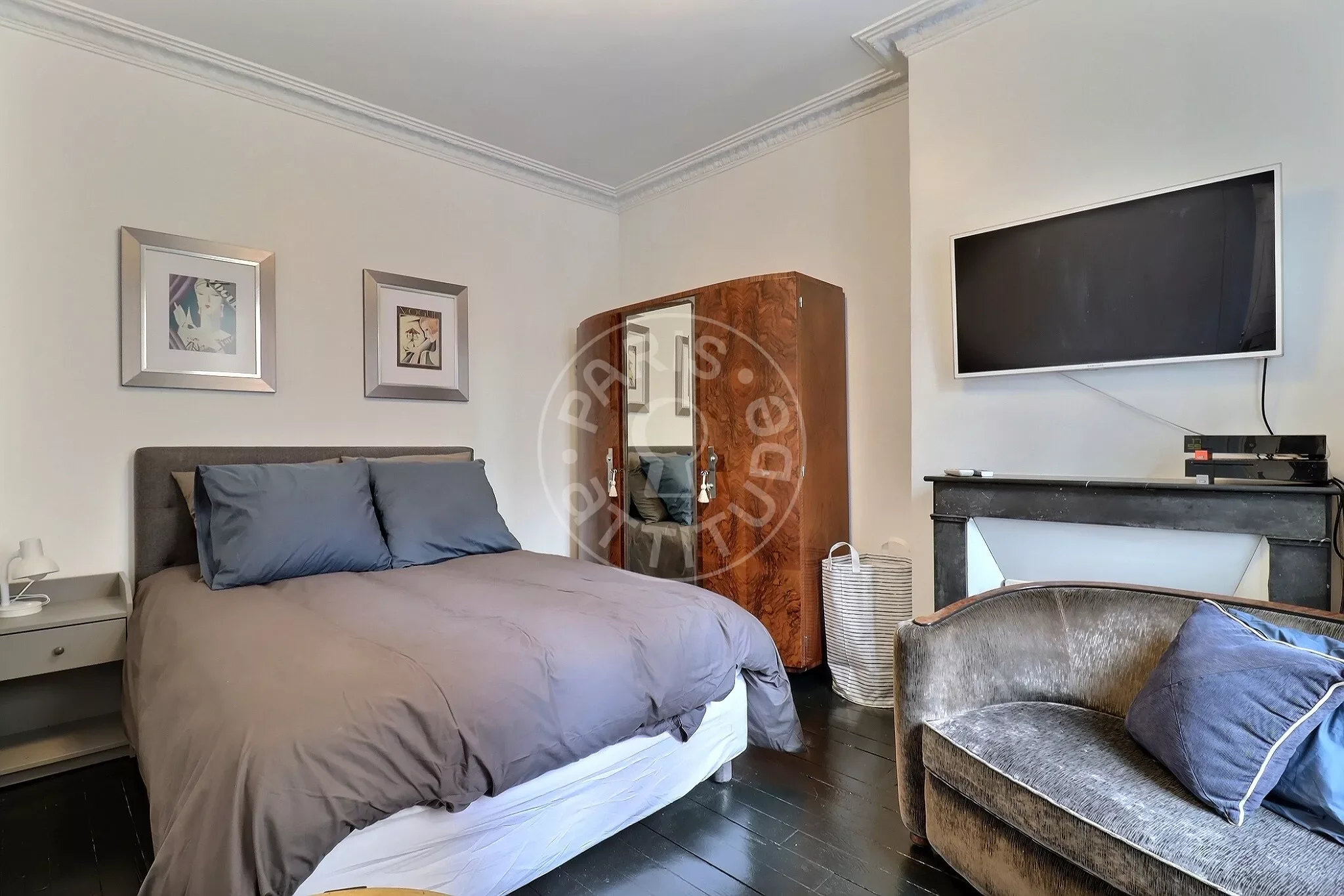 Flat Rue de la Comète in Paris