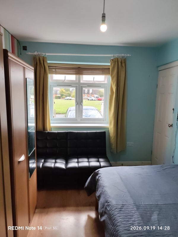 Room Ashford Road in Bristol