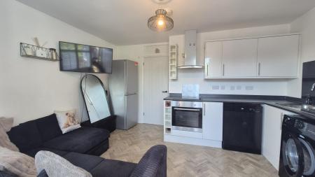 Flat Staines Square in Dunstable