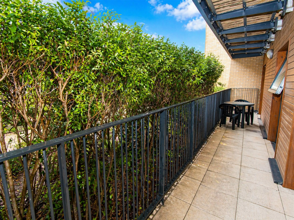 Flat Letchworth Road in Greater London