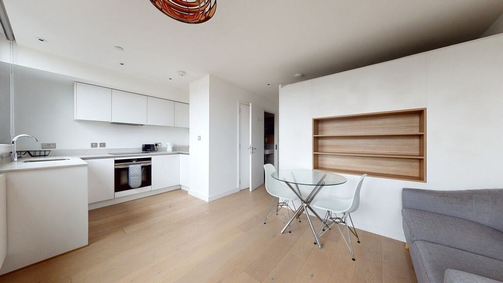 Flat Highgate Hill in Greater London