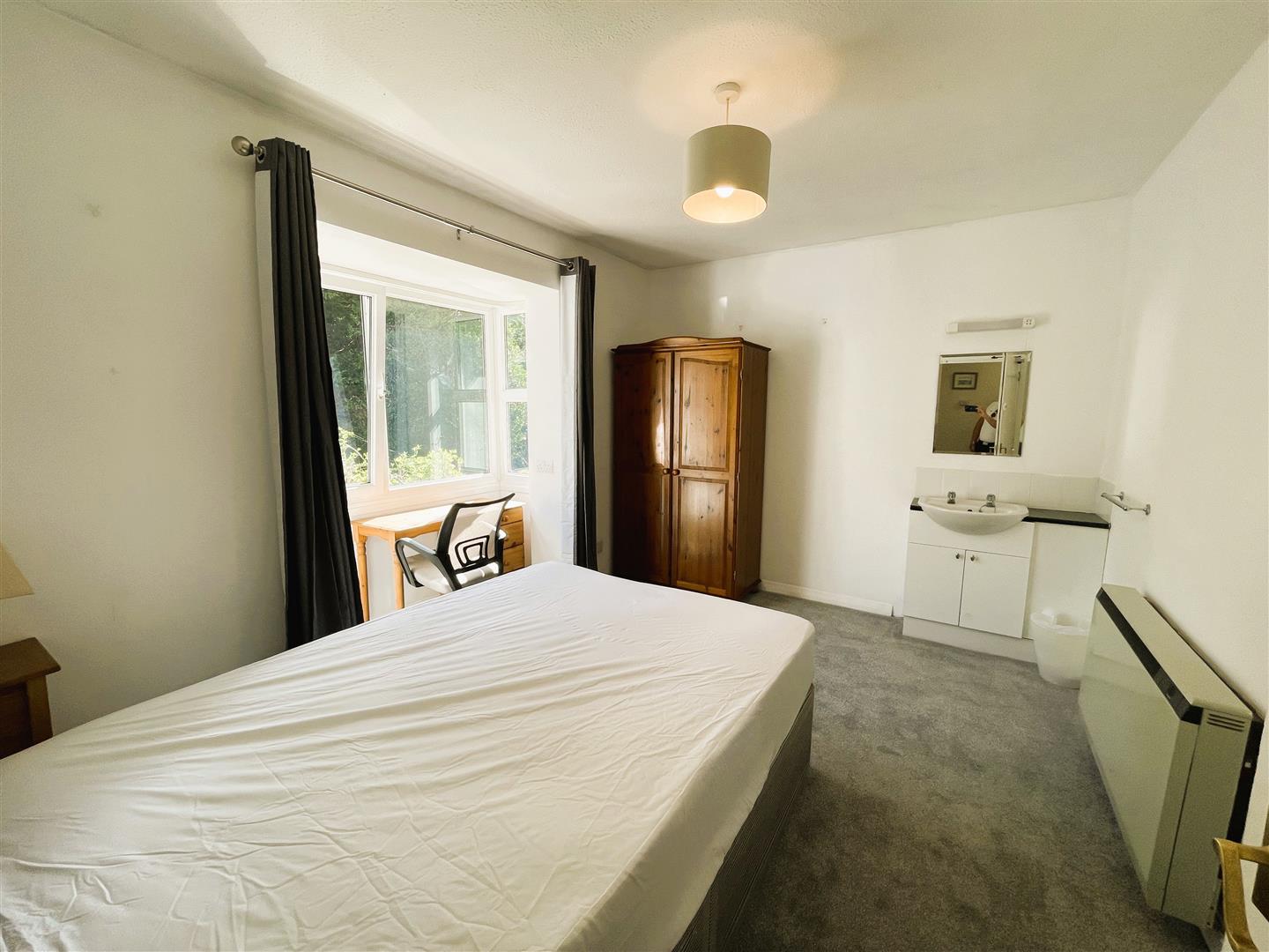 Room Tollgate Road in Salisbury