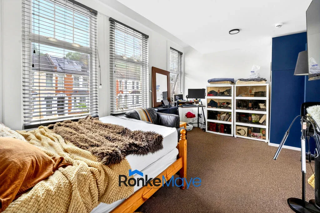 Room Farley Road in London